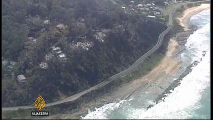 Australian bushfire destroys more than 100 homes