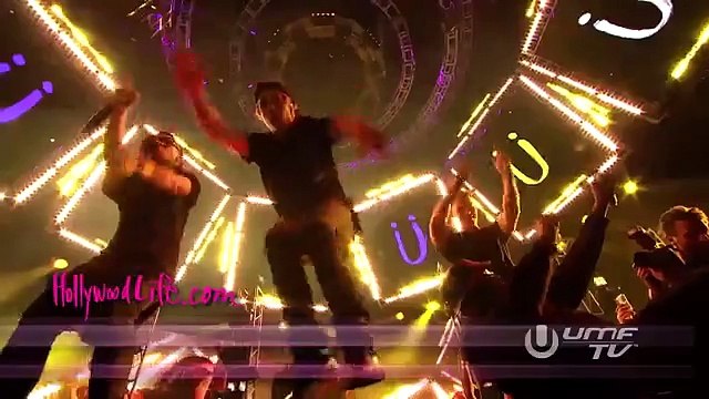 Justin Bieber Gropes Ariana Grande In Concert