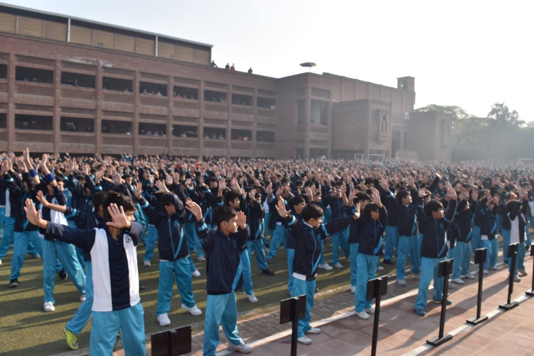 Abi to party shuru hui hai Zumba dance by 1500 Students
