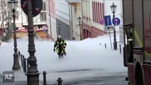 Un camion perd son chargement de CO2 en ville