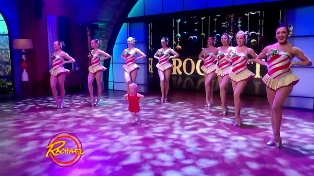 Малышка заставила встать весь зал! Смотри!