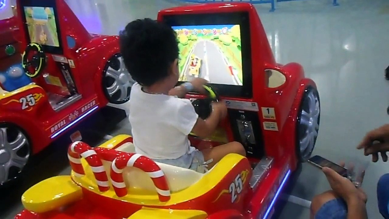 Lintérieur de laire de Jeux de la Famille dAmusement pour les Enfants Funderdome , une Aire de jeux Couverte Plac zabaw