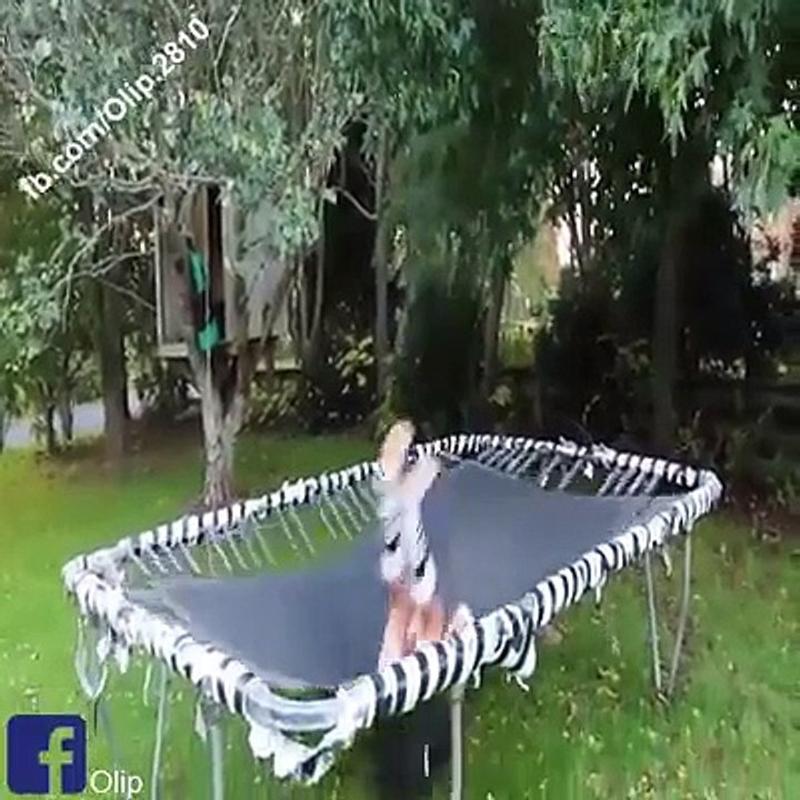 احتیاط سے نہیں کیھلو ں گے تو گروں گے نہ یار Super Funny(Olip_4)