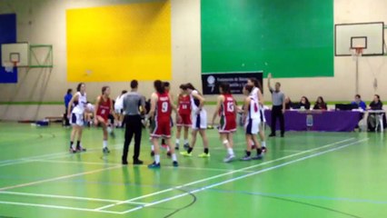 Alice Martins ganha primeira bola do jogo contra a seleção de Castilla Y León