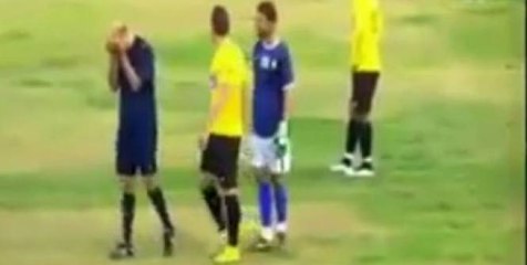 Insulté, un arbitre fond en larmes