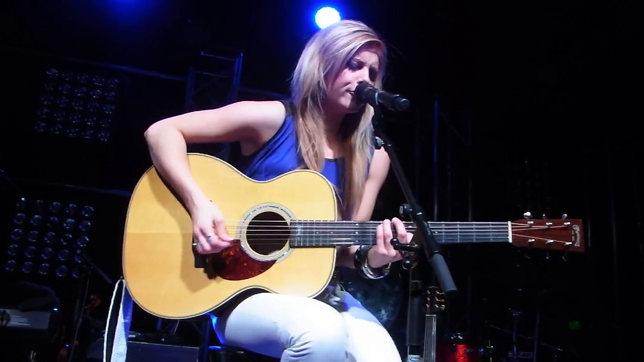 Lindsay Ell - Not Another Me @ Stadtgarten in Cologne (2013-11-18)