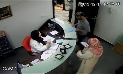 بالفيديو سرقة هاتف نقال من عيادة طبية بطنجة