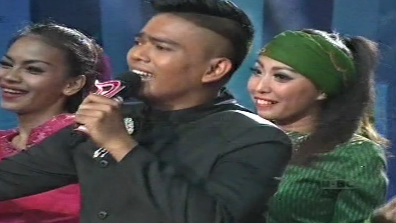 Fitri Hiswaldy (Malaysia) Zapin Saujana - D'Academy Asia TOP 4 26 Desember 2015