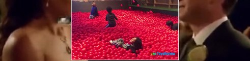 Lintérieur de laire de jeux de la famille lieu de plaisir pour les enfants BALLON GÉANT de la FOSSE de la salle de jeux avec des boules Enfants p