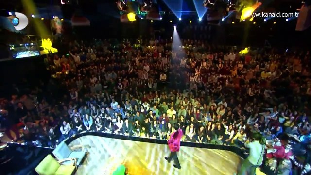 Beyaz Show Ferman Toprak / Nasip Değilmiş (Beyaz Show canlı performans)