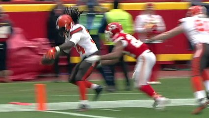 Isaiah Crowell stretches for 10-yard TD run