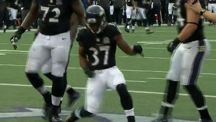 Javorius Allen runs up the middle for a 3-yard touchdown