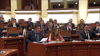 Edi Rama - degjeneron Sali Berishën në Parlament