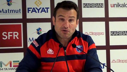 UBB GRENOBLE A LA SORTIE DES VESTIAIRES