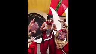 Mast punjabi fast dance with folk Indian punjabi song.flv