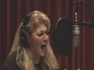 sandra kim en studio pour pub proximus