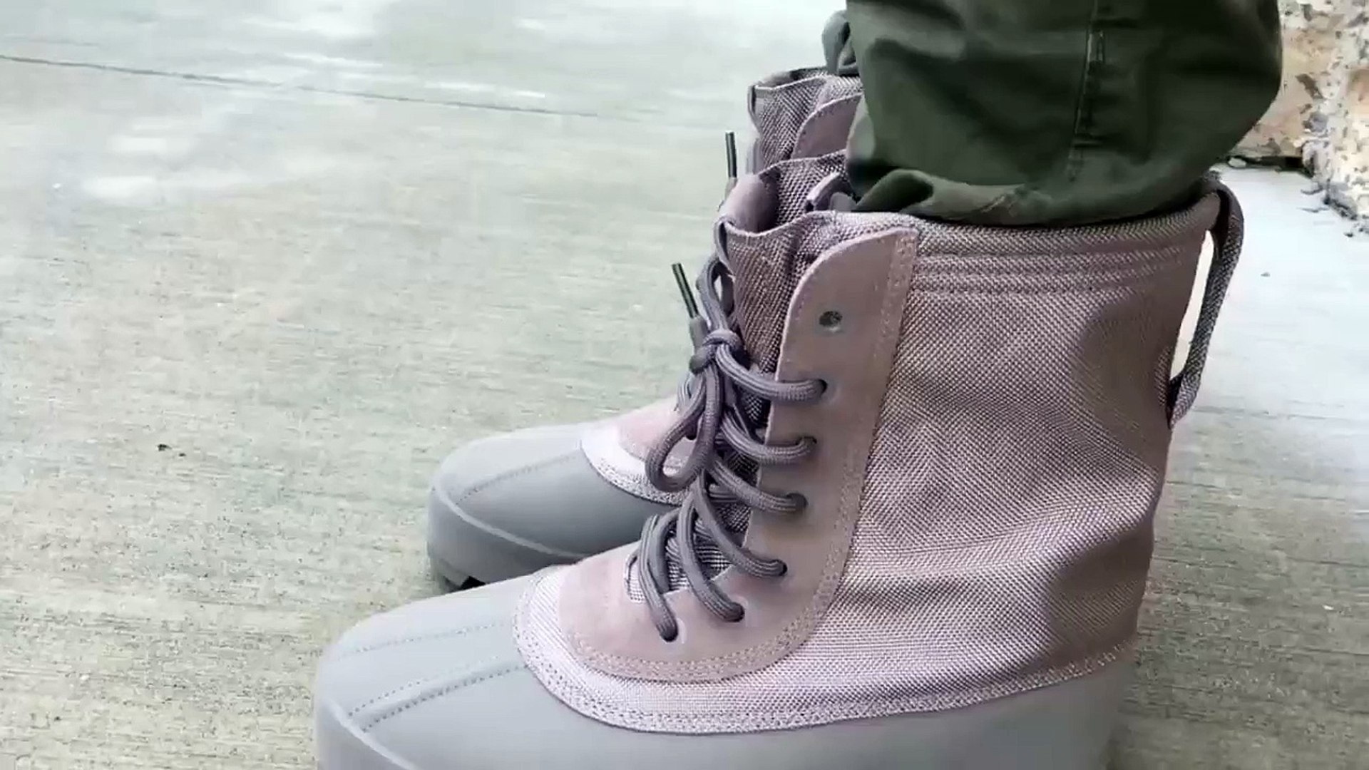 Yeezy 950 Duckboot Moonrock - On Feet - video Dailymotion