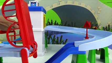 schule Disney Cars Toys! Oben und Unten | Lernen mit Spielzeugen lastwagen