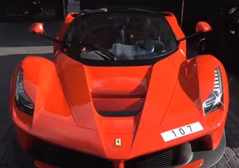 Valet Finds It Very Hard to Get Into a Lamborghini