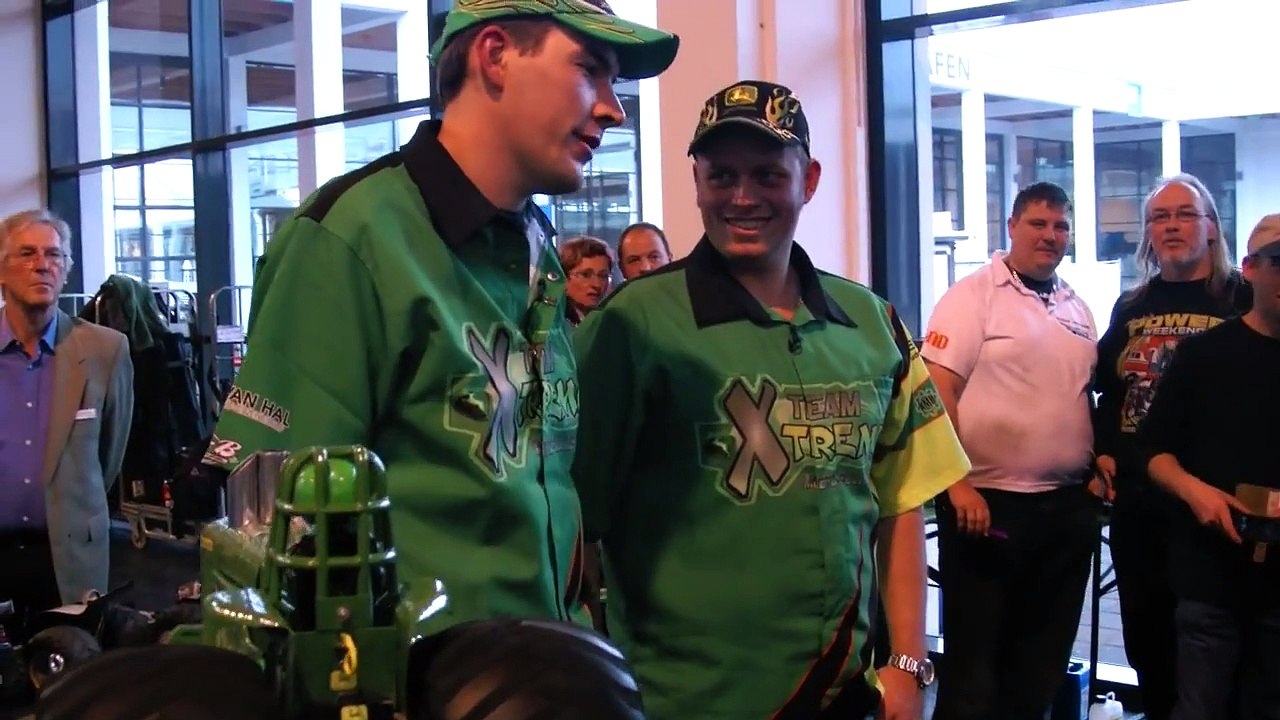 RC TRACTORPULLING DMAX DAS DUELL POWERFUL RC TRACTOR ACTION AMAZING / Faszination Modellba