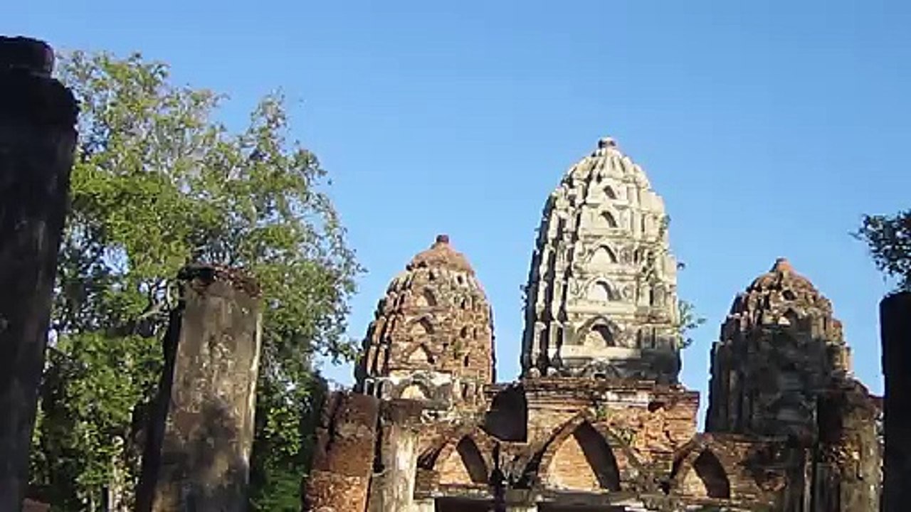 SITE ARCHÉOLOGIQUE DE SUKHOTHAI  -- PREMIÈRE CAPITALE DU SIAM -- (THAÏLANDE) LE 27 NOVEMBRE 2015