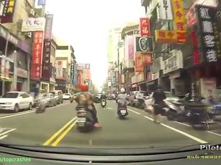 【びっくり映像】バイククラッシュ映像集 vol.10 -Motorcycle Fail and Crashes Compilation