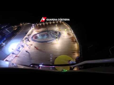 Canale di Sicilia - Evacuazione medica di una giovane donna incinta su una nave (27.12.15)