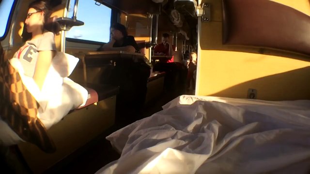 Ни одна девушка просто так не пройдет перед камерой