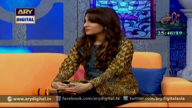 Zhalay Sarhadi sings a song in Dilpazeer Show