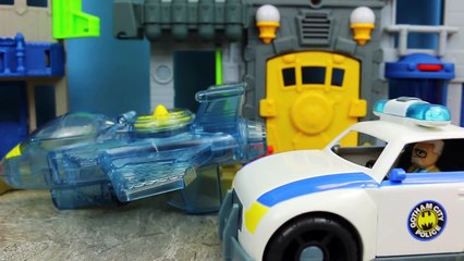 Wonder Women Invisible Jet Batman Smashes Batmobile and Batplane and Superman Crashes