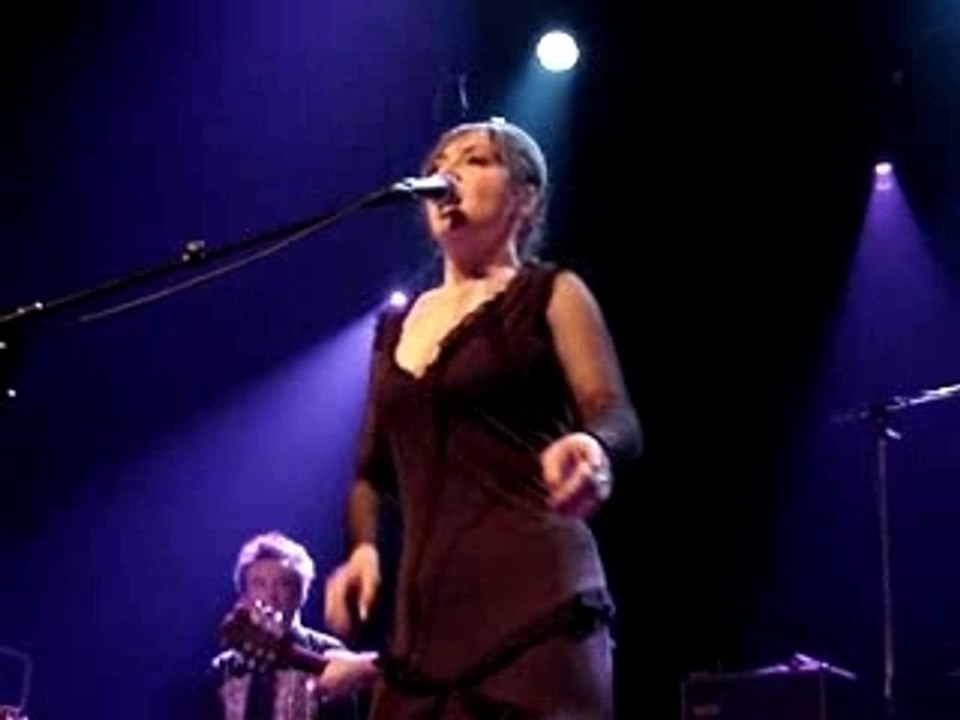 RITA MITSOUKO - PERFECT EYES [Live à La Cigale 2007]