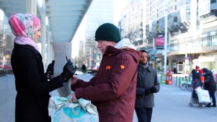 Une femme veut savoir ce que pensent d'elle des passants en tant que musulmane