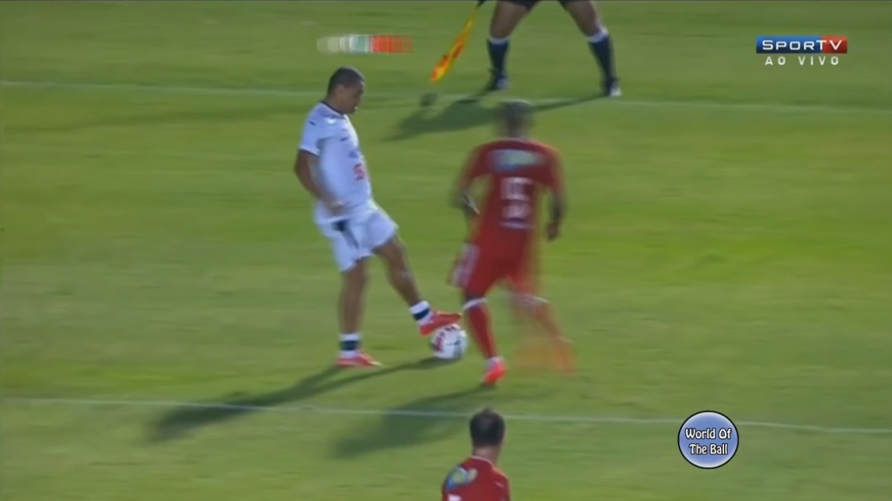 Le petit pont outrageux de Denilson
