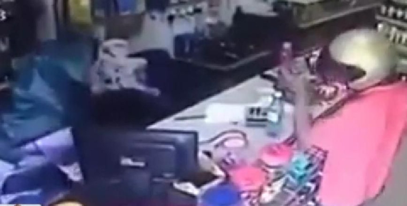 Palalı hırsıza kılıçla cevap verdi