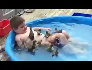 Funny Videos - Kid Tub Bath With baby Ducks