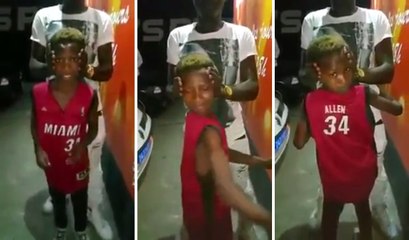 Kid Has Super Flexible Neck