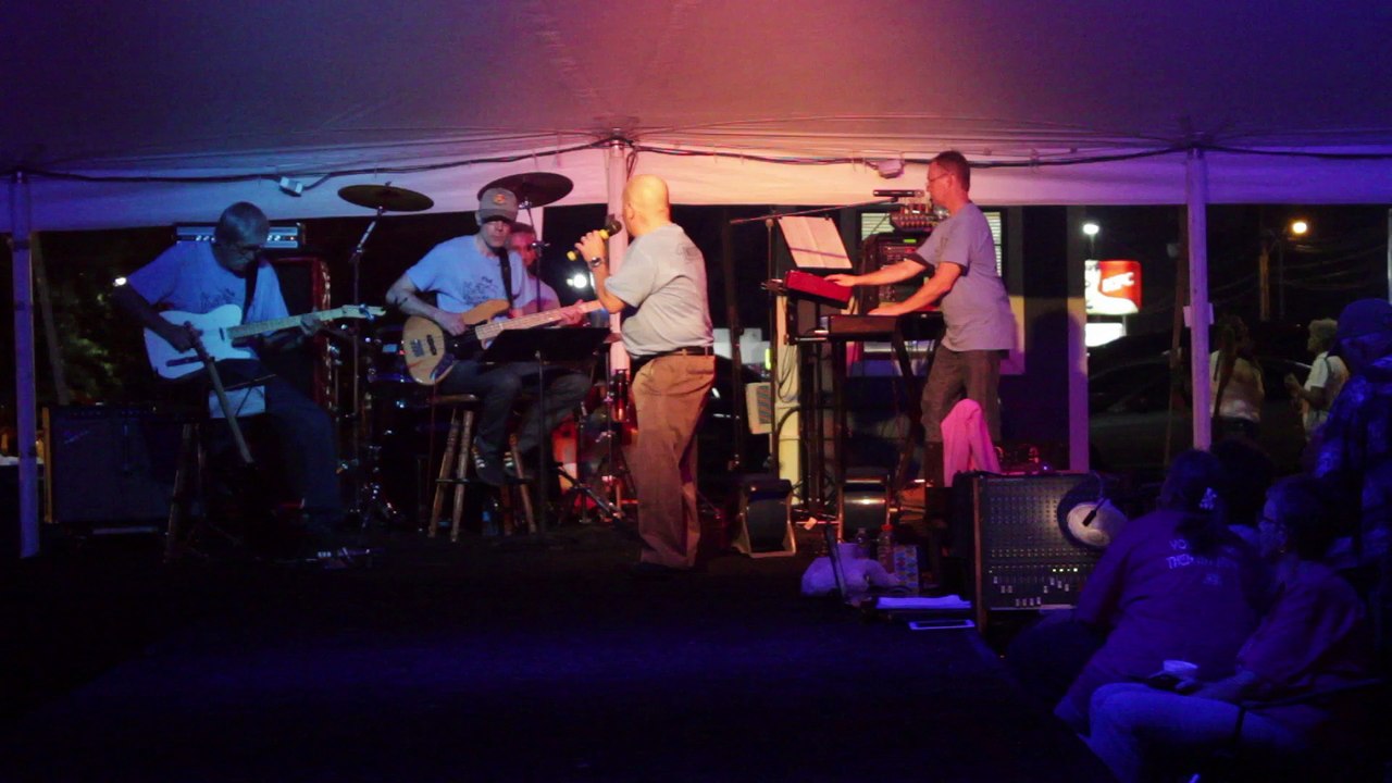 Danny McCorkle & the Katz perform 'Suspicious Minds' Elvis Week 2014