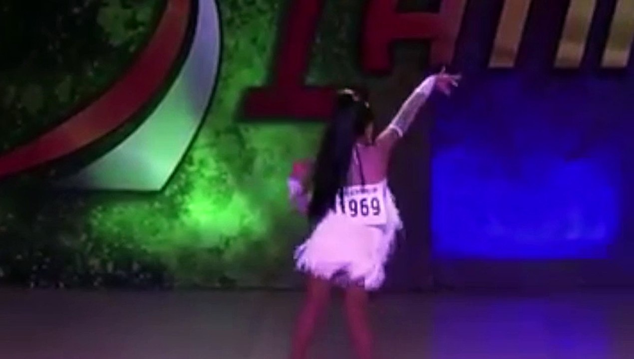 Ella es la reina de la salsa más precoz y con más cintura