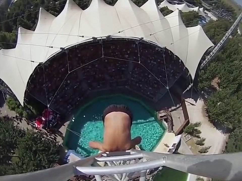 Spectacular dive - No vertigo ! (fun funny spectacular humour joke omg lol)