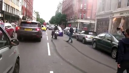 NISSAN SKYLINE GTR COM 900CV A DERRETER ALCATRÃO EM LONDRES!!!