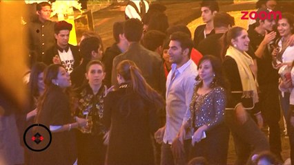Karisma Kapoor sets the stage on fire with her dancee moves- Bollywood News - #TMT