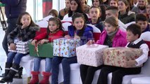 Report TV - Festat, Tahiri dhe Çako me fëmijët e policve të rënë në krye të detyrës