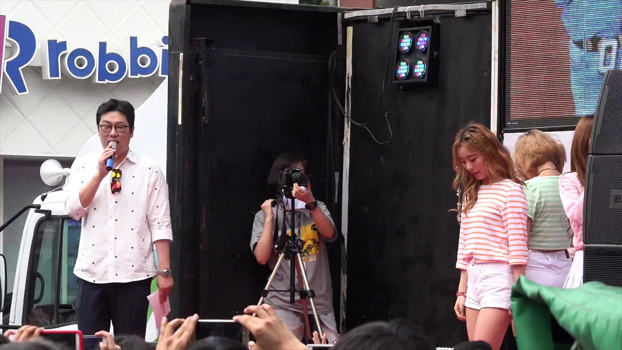 마마무(MAMAMOO)[직캠]음오아예(UM OH AH YEAH)대학로게릴라@Rock Music