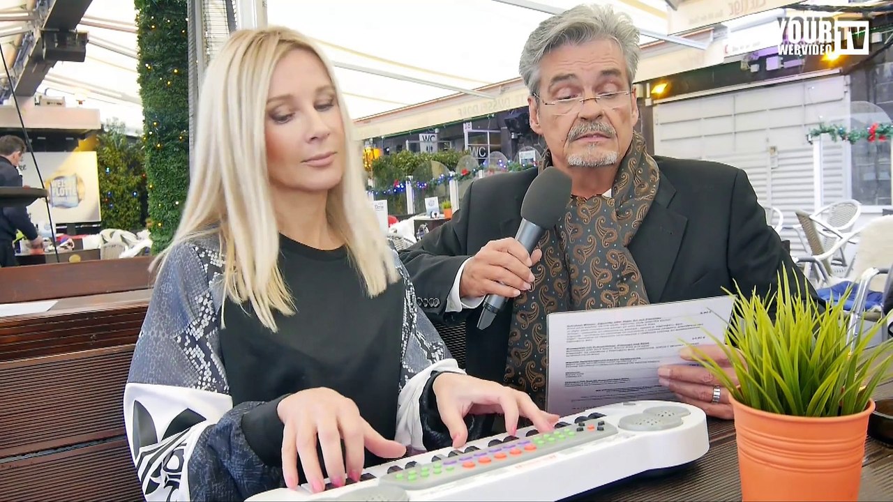 Bonny (COUCHYOURLIFE) spielt mit Lifestyle Trainer Karlheinz Mindt