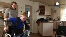 دانماركي مشلول يستعيد القدرة على المشي بواسطة جهاز آلي