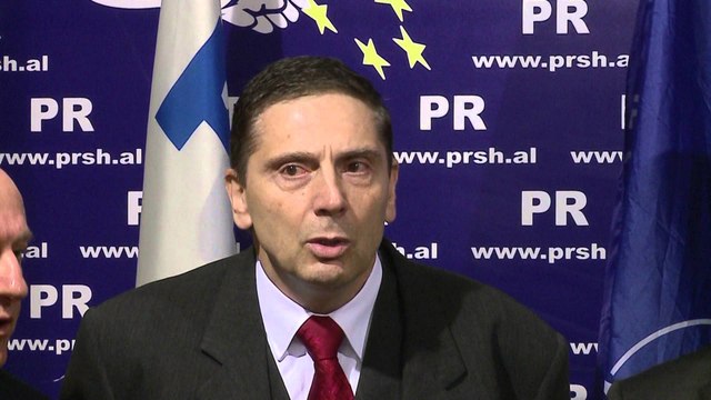 POLITIKANI SERB KERKON FALJE PER KRIMET NE KOSOVE