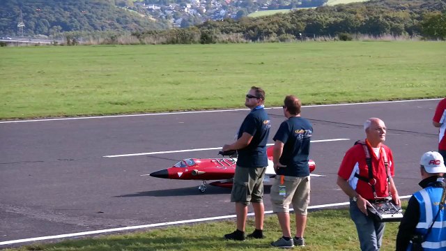 SAAB J 35 DRAKEN GIANT RC SCALE 1:4 MODEL TURBINE JET DEMO FLIGHT / Jetpower Messe 2015