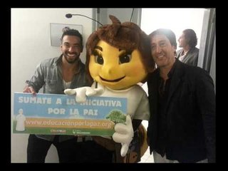 ¡Cecé con los famosos que plantaron su Olivo por la Paz!