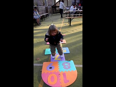 Mon fils Eden qui marche.