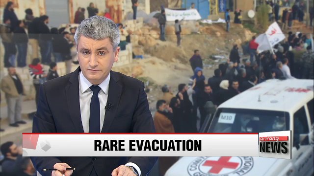 Hundreds of fighters and civilians escape Syrian towns